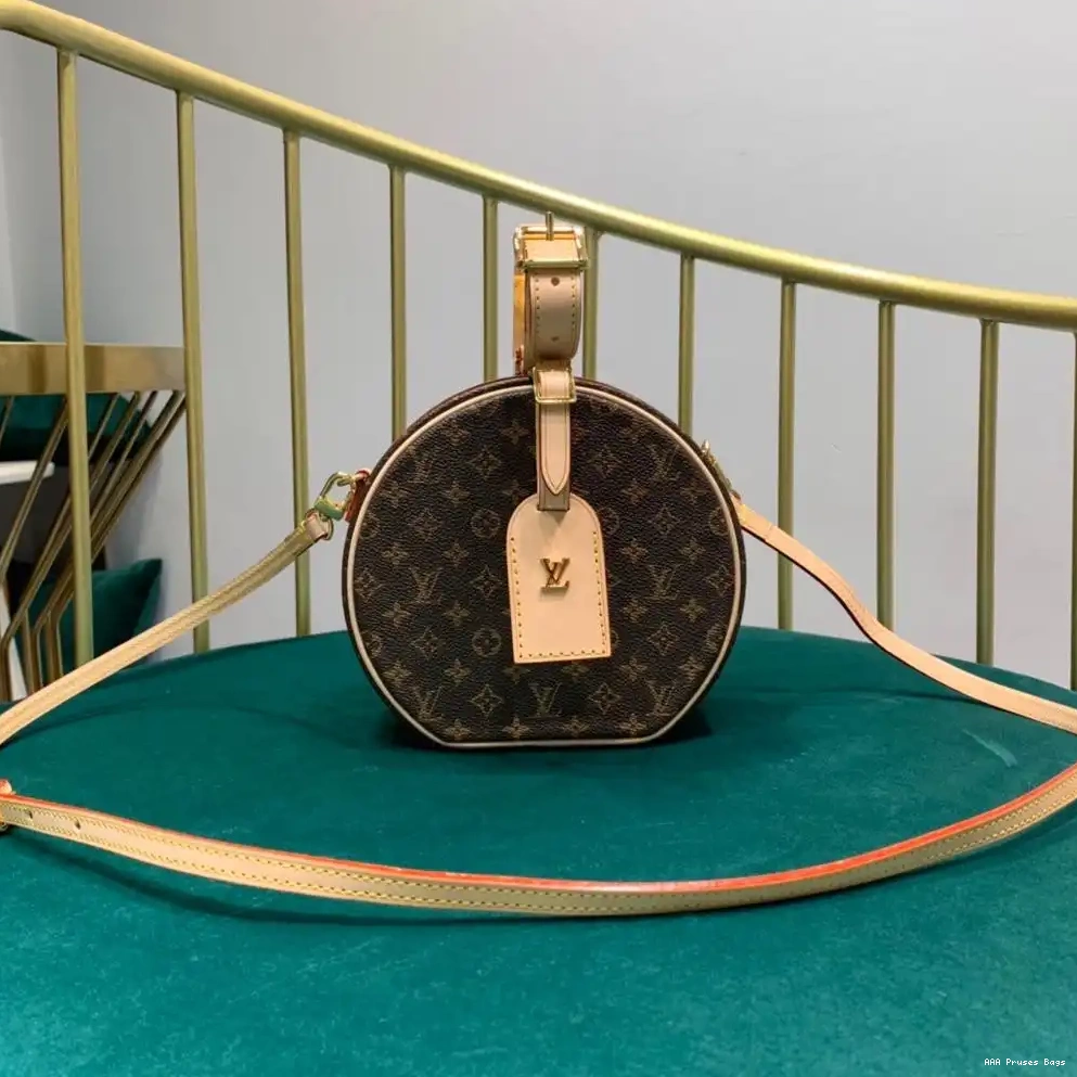 AAA Replica Ru BOITE Vuitton Louis PETITE CHAPEAU 0624